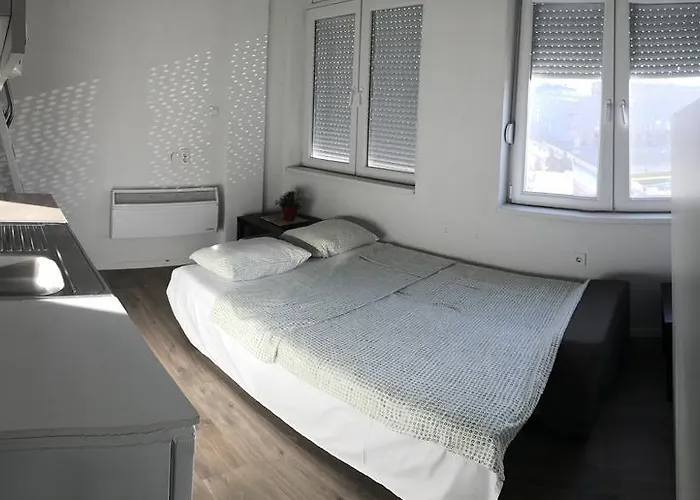 Stone Bridge Studio Apartment *